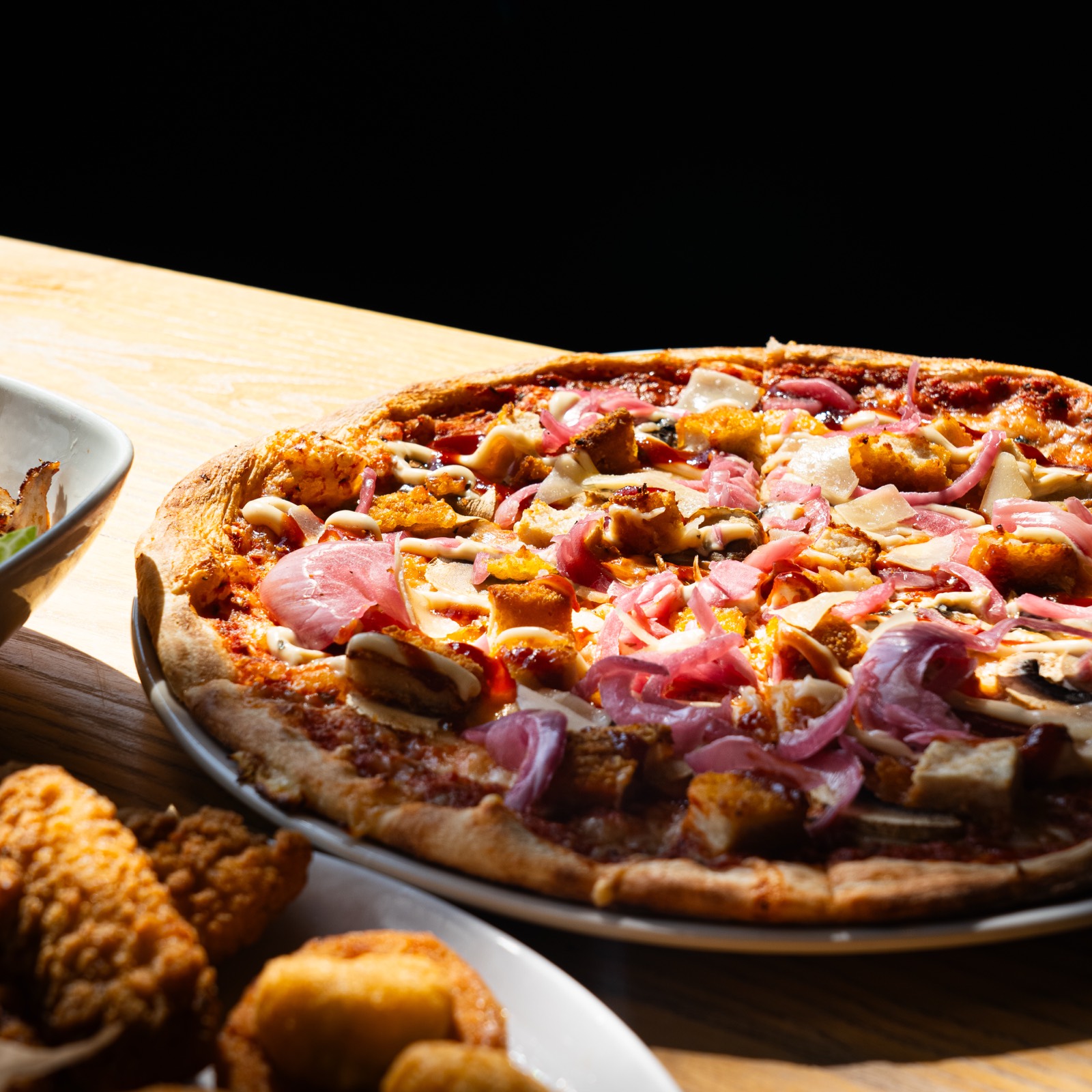 Nybakad pizza hos CGs Burgers & Pizzas Danderyd